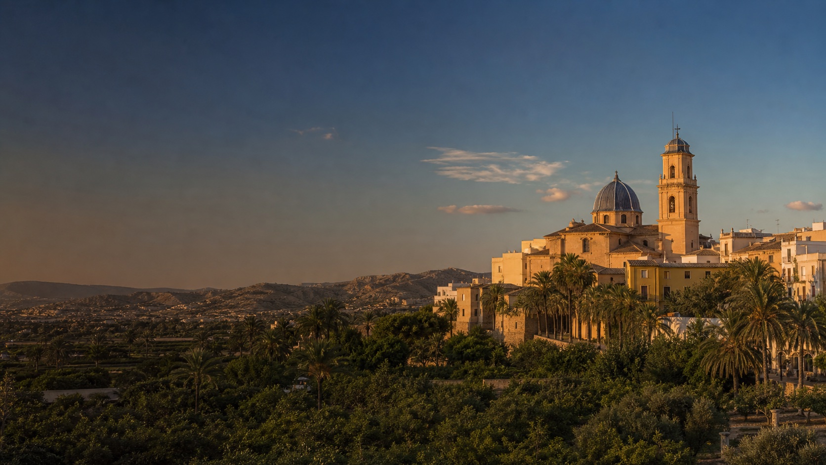Iglesia antigua de Mutxamel, Huerta de Alicante y horizonte montañoso